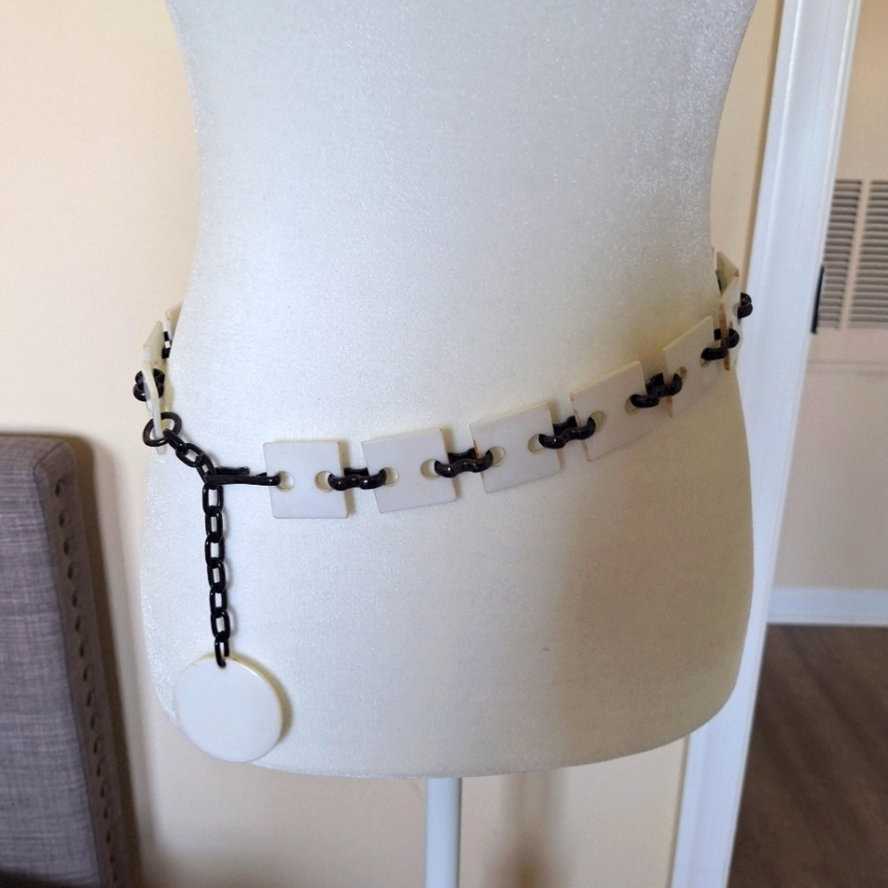 Stylish Vintage Black and White Chain Belt